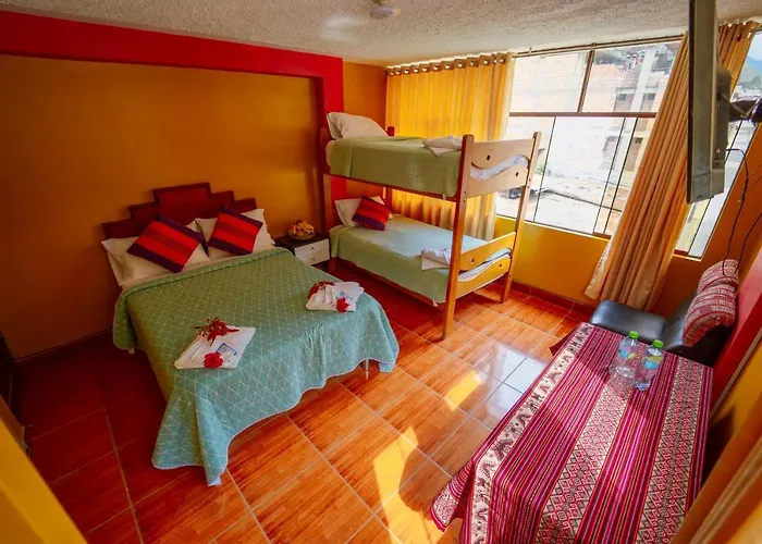 Yacumama Hotel *
